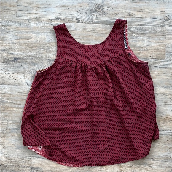 Maroon Patterned Flowy Tank Top - Picture 4 of 5